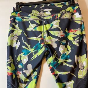 Avia Capri Active Wear Leggings Size Medium (8-10)